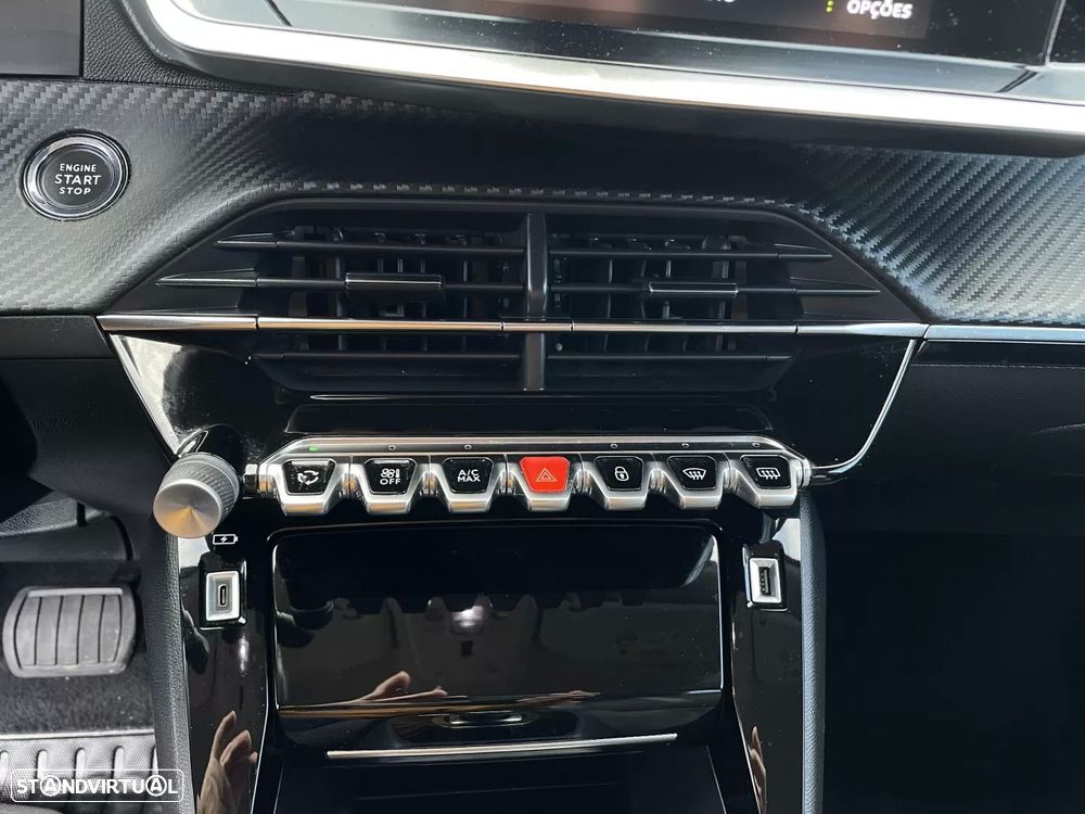 Peugeot 2008 1.2 PureTech Allure EAT8 - 31