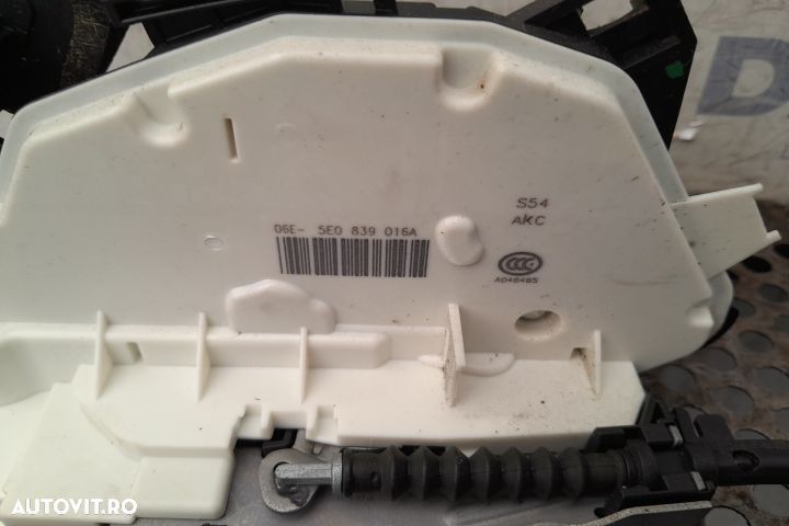 Broasca usa spate dreapta 5E0839016A Skoda Octavia 3 [2013 - 2017] Co - 1