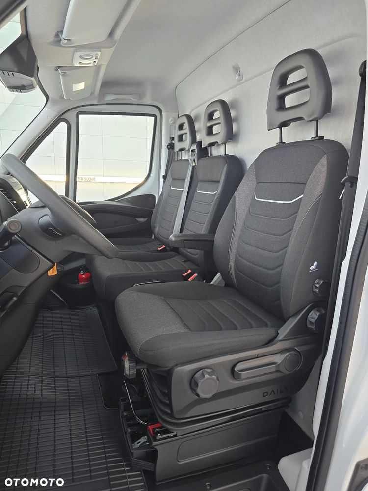 Iveco DAILY 35C16 / 50C16 KONTENER 8PALET WINDA DHOLLANDIA 750Kg 41Tyś km SERWIS ASO IVECO DO OSTATNIEGO Km STAN NOWY NOWY NOWY NA GWARANCJI BOGATA OPCJA WYPOSAŻENIA ASYSTENTY KIEROWCY TEMPOMAT KLIMA KAMERA COFANIA FOTEL KIEROWCY PNEŁMATYCZNY - 33