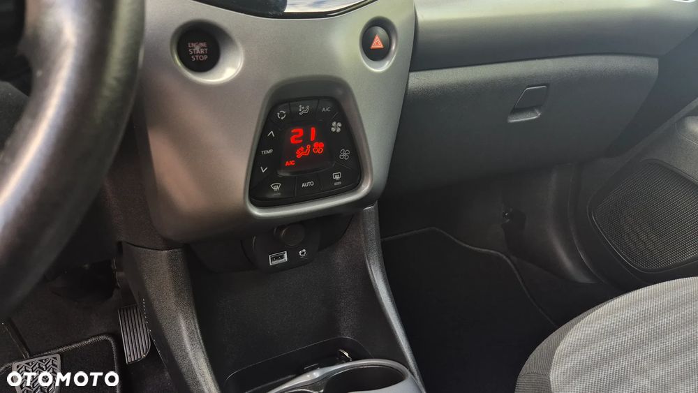 Toyota Aygo x.shift x-play connect - 33