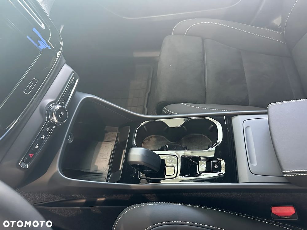 Volvo XC 40 B3 Plus Dark - 10