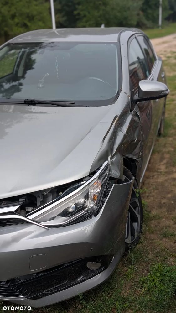Toyota Auris 1.6 Premium - 3
