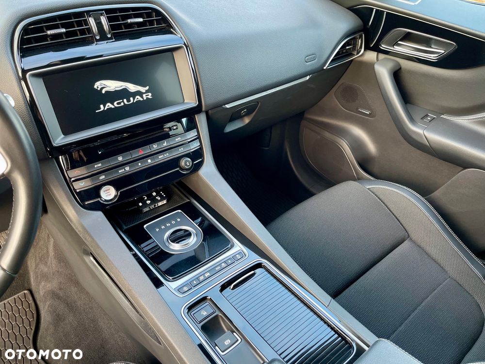 Jaguar F-Pace 2.0 i4D RWD R-Sport - 28