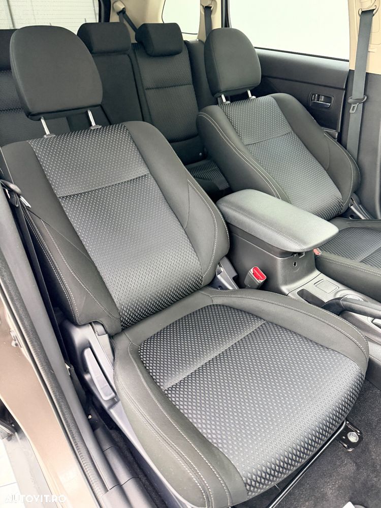 Mitsubishi Outlander 2.2 DI-D 4WD Automatik Intense - 22