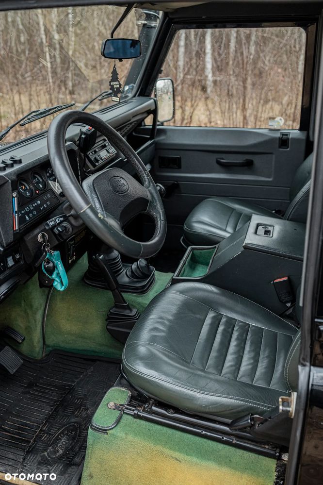 Land Rover Defender - 16