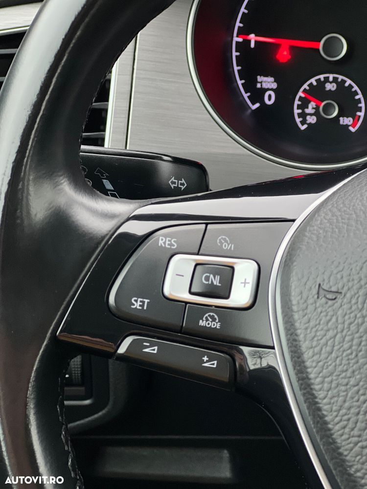 Volkswagen Golf - 38