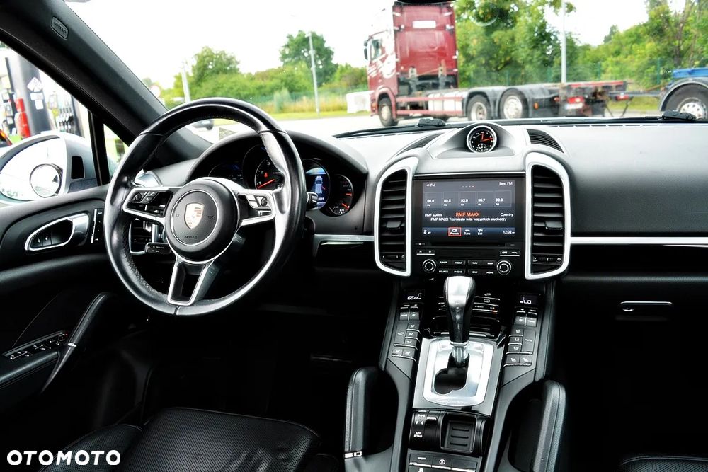 Porsche Cayenne Platinum Edition - 28