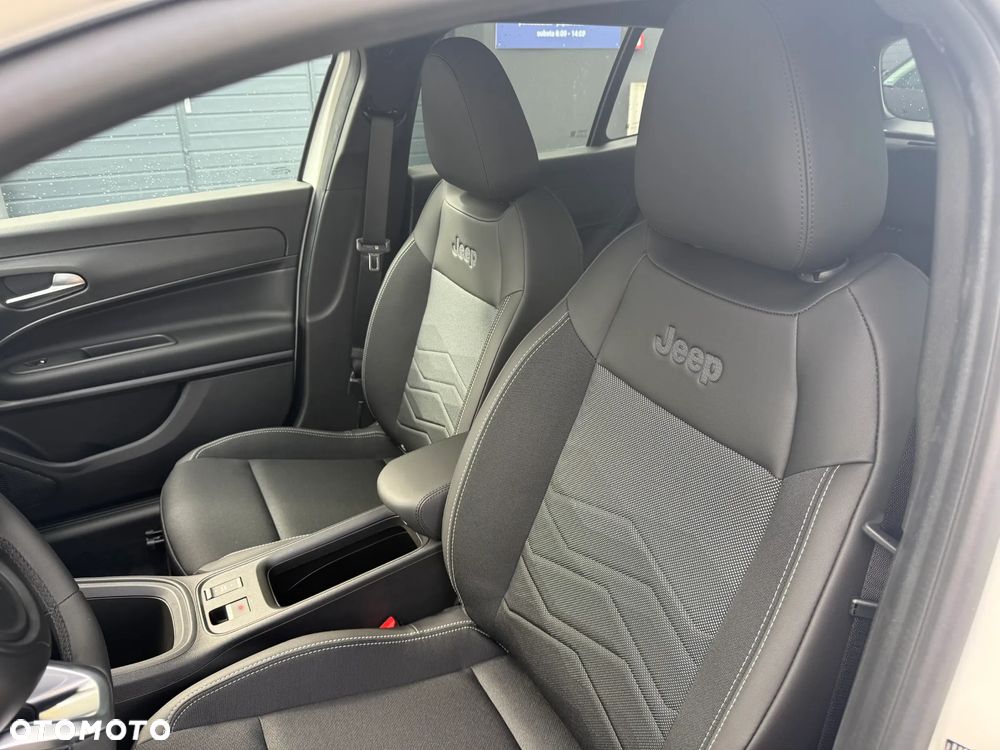 Jeep Avenger 1.2 T3 mHEV Black Edition FWD eDCT6 - 14