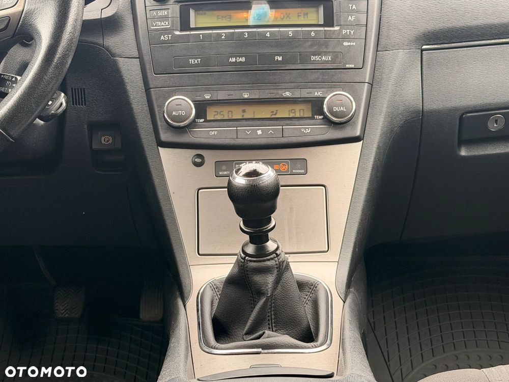Toyota Avensis 2.0 D-4D Luna - 14