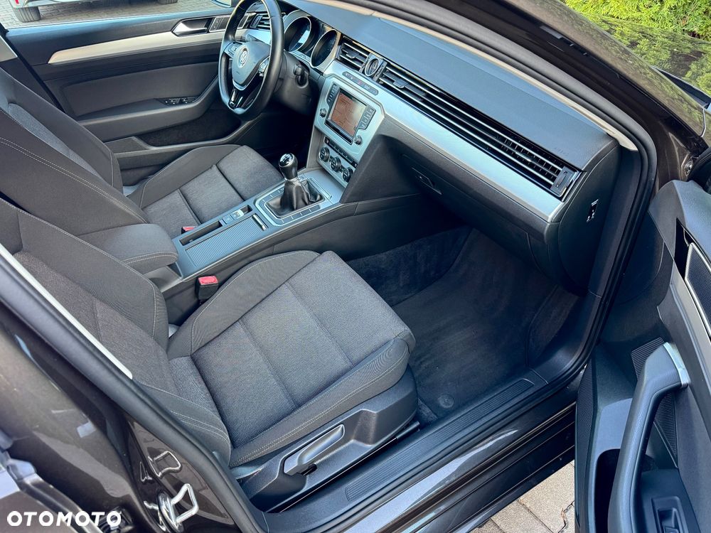 Volkswagen Passat 2.0 TDI (BlueMotion Technology) Comfortline - 25