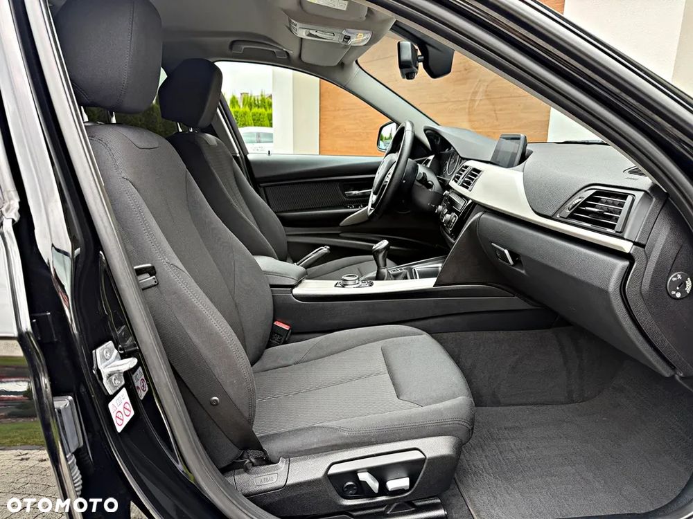 BMW Seria 3 318i GPF Advantage - 23