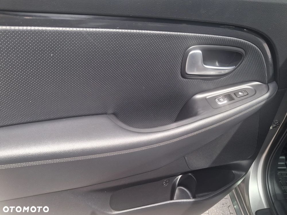 Kia Carens 1.7 CRDi 136 Fifa World Cup Edition - 8