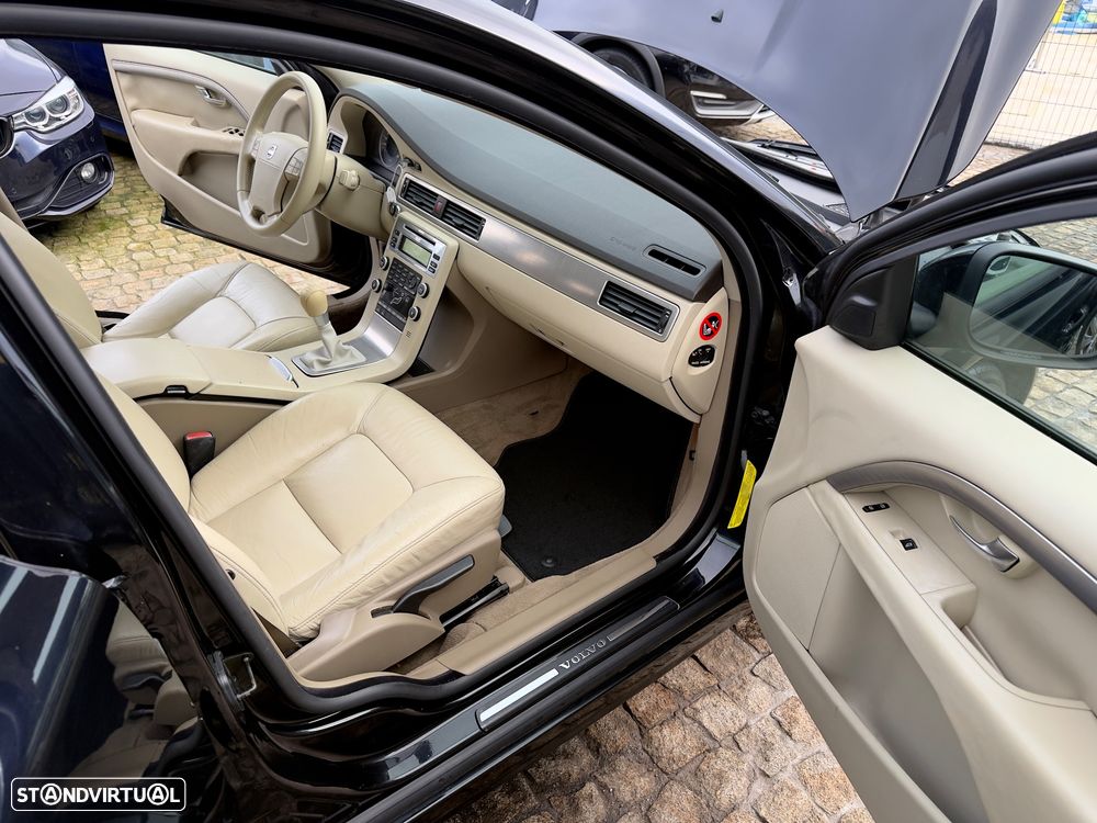 Volvo V70 2.4 D5 Momentum - 48