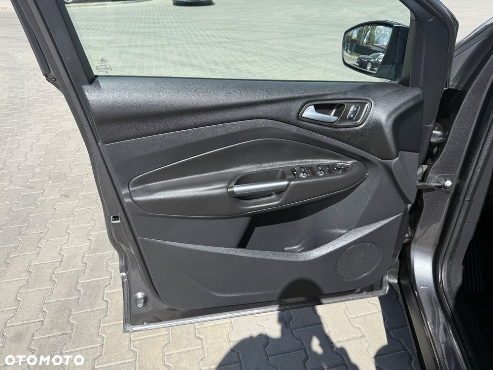 Ford Kuga 1.5 EcoBoost 2x4 Titanium - 17