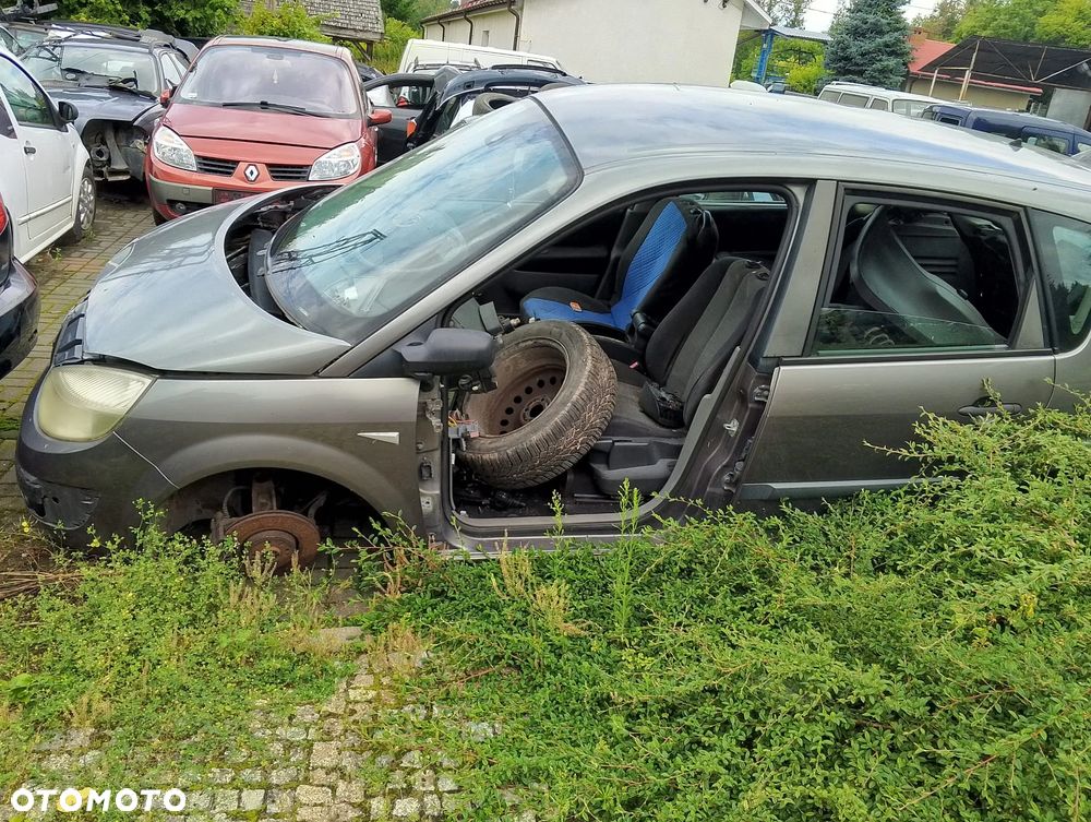 Renault Megane Scenic (03-06r.) 1.9DCI 119KM. Silnik F9Q 812 Skrzynia ND0 002 lakier NV603 – HOLOGRAM GREY . Cały na części. GWARANCJA !!!  Przód Tył Zestaw Komplet Drzwi Klapa Zderzak Błotnik Maska Grill Atrapa Szyba Pas Lampa Lusterko Boczki Fotel Kanapa Kokpit Deska Rozdzielcza Przełącznik Włącznik Sterownik Przewody Wiązka Instalacja Moduł Komputer Czujnik Listwa Pompa Alternator Wtryski Głowica Rozrusznik Kompresor Sprzęgło Dwumas Silnik Skrzynia ABS Klimatyzacji Paliwa Wspomagania Kolektor Turbina Przepustnica Zawór Chłodnica Koło Hak Belka Sanki Zawieszenie Mcpherson Półoś Amortyzator Wydech Tłumik Zacisk Most - 4