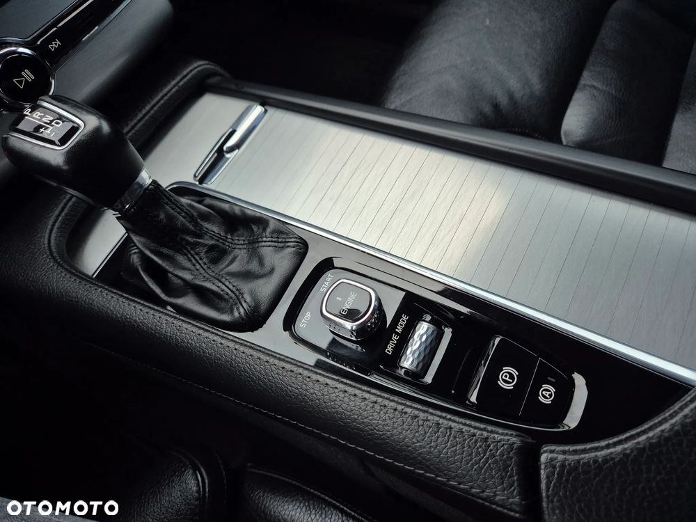 Volvo XC 90 D5 AWD Geartronic Momentum - 37