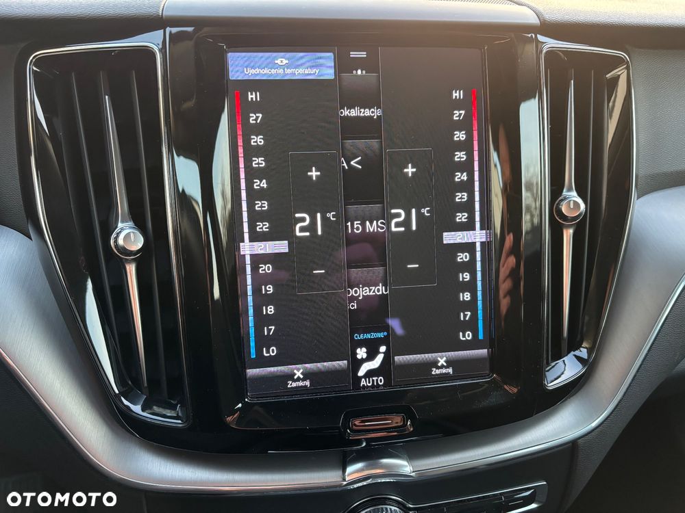 Volvo XC 60 B4 B Momentum Pro - 30