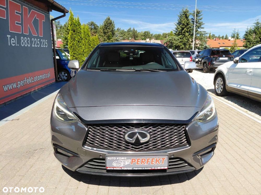 Infiniti Q30 - 3