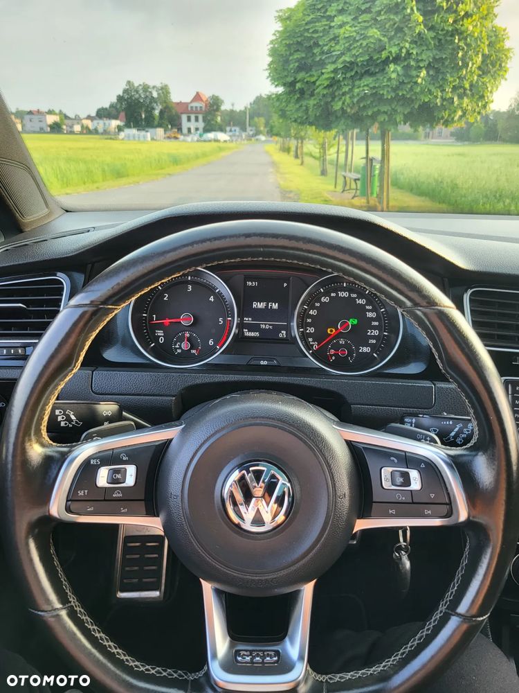 Volkswagen Golf - 20