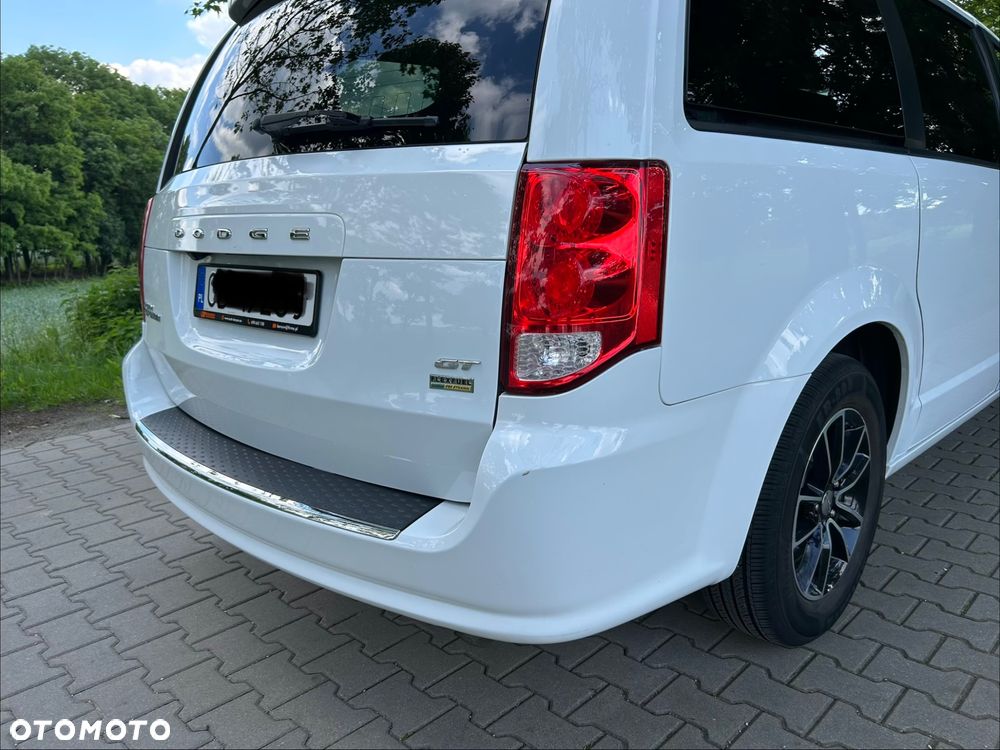 Dodge Grand Caravan - 10