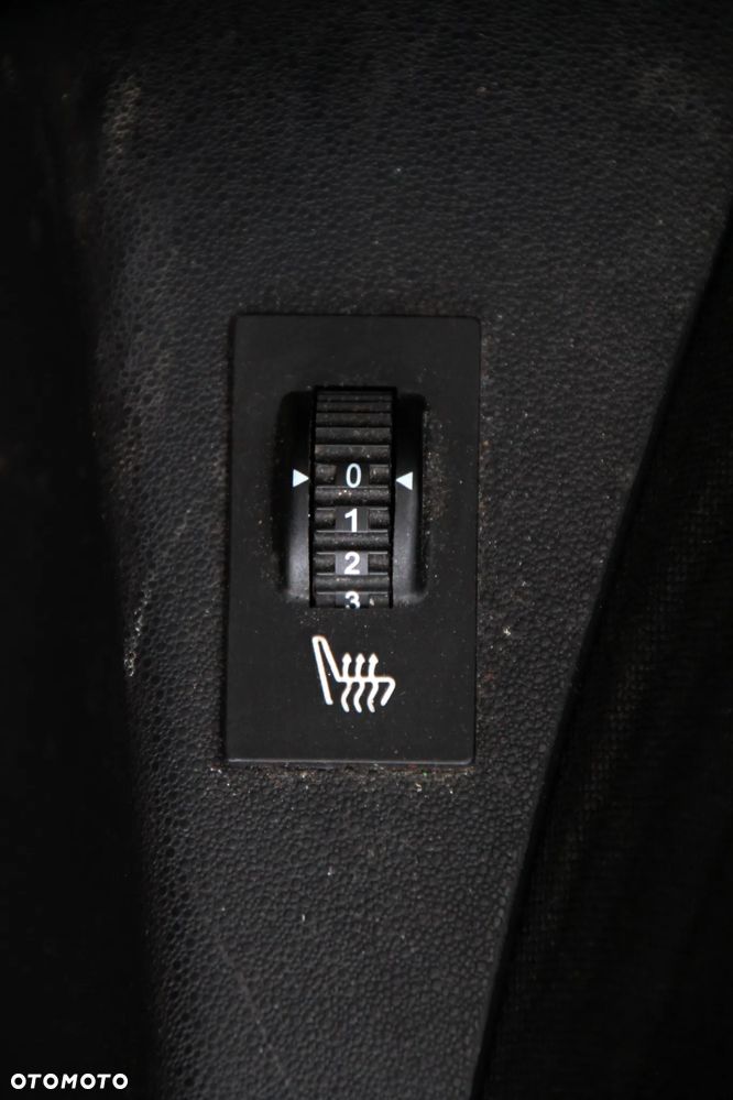 Peugeot 208 1.6 BlueHDi Allure S&S - 19