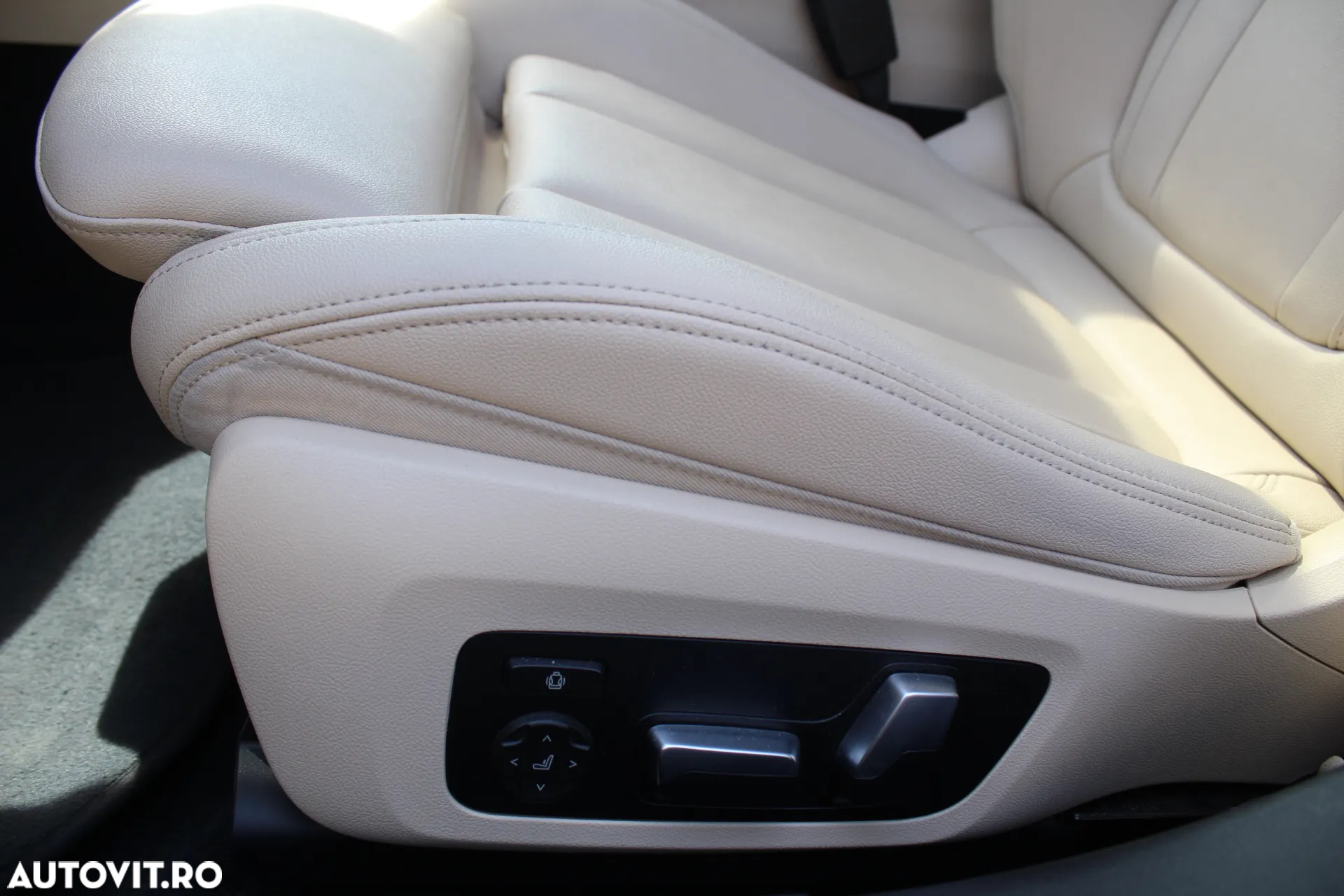 BMW Seria 3 330i AT - 11