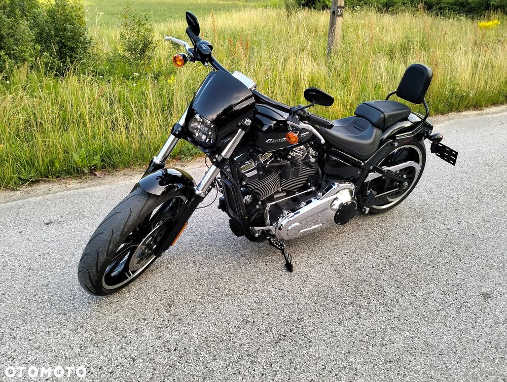 Harley-Davidson Softail Breakout - 30