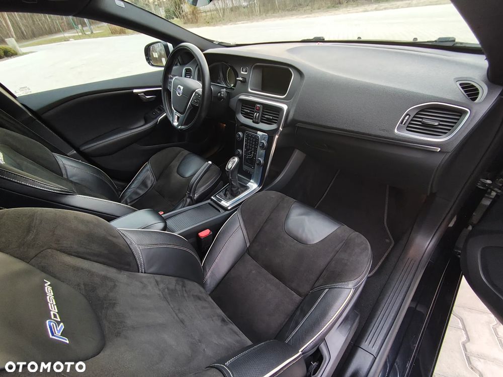 Volvo V40 D2 R Design - 19