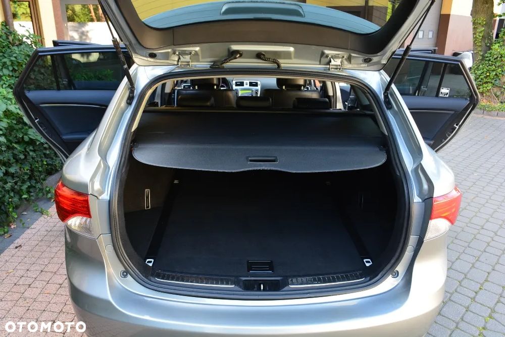 Toyota Avensis 1.8 Premium EU5 - 15