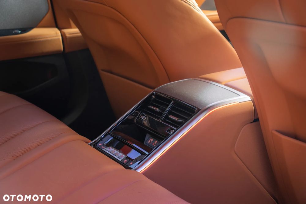 BMW Seria 8 - 11