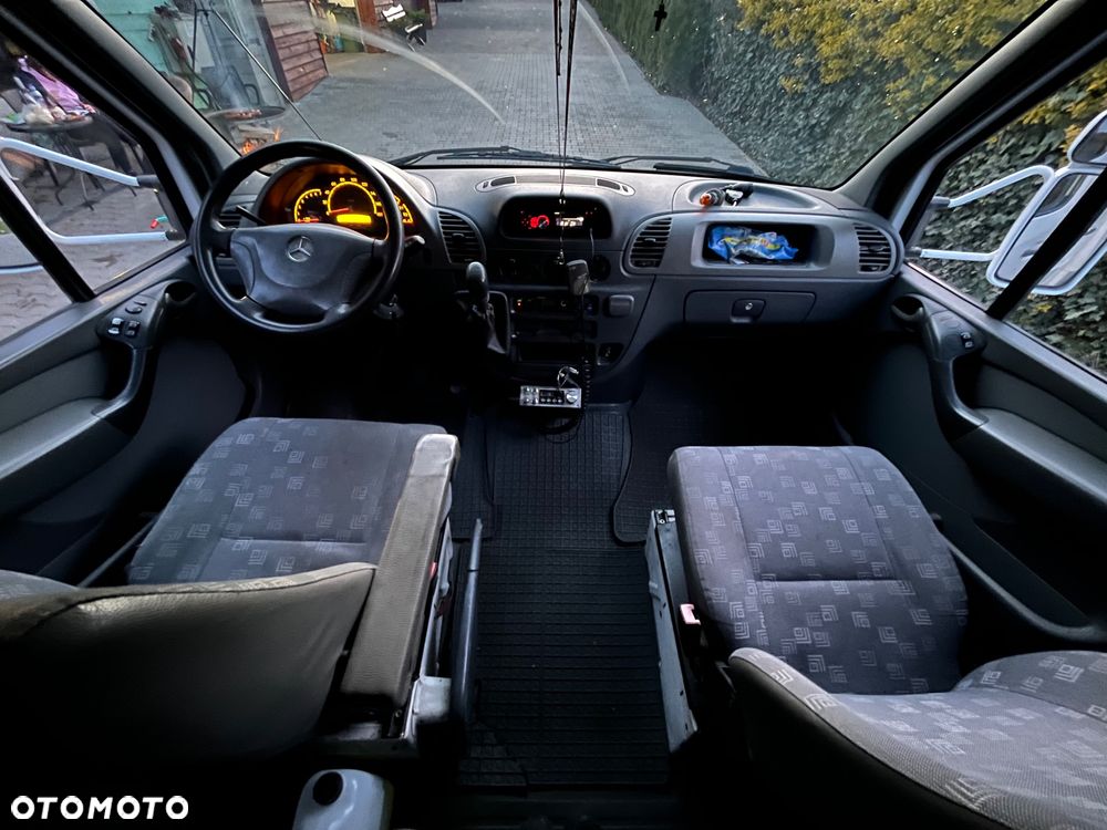 Mercedes-Benz Sprinter - 11