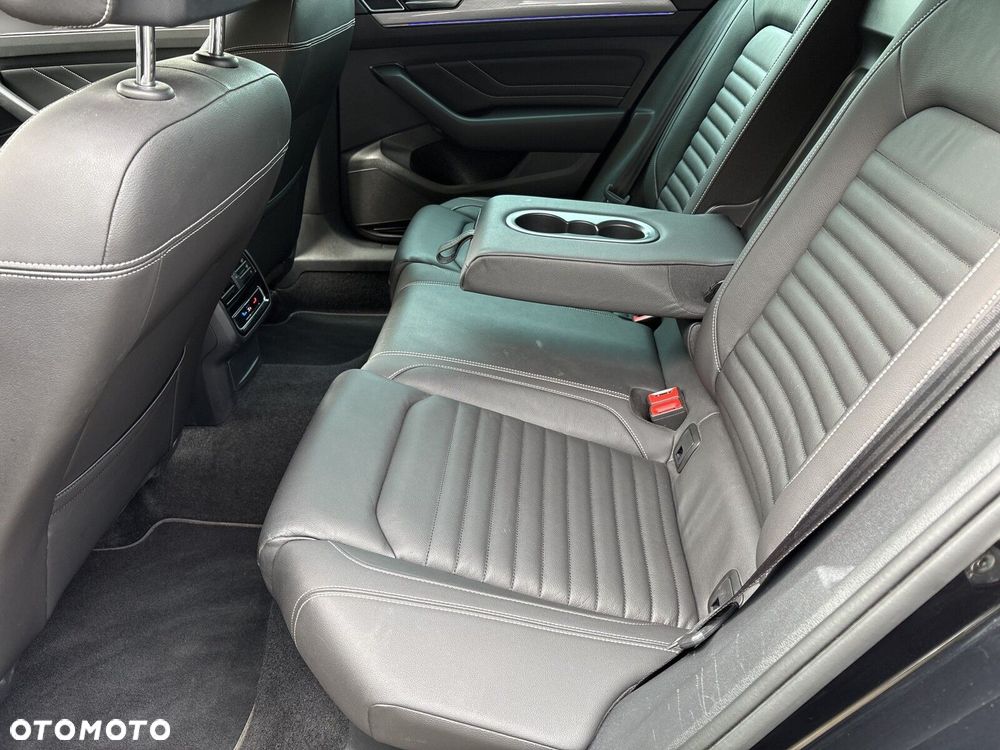Volkswagen Passat - 13