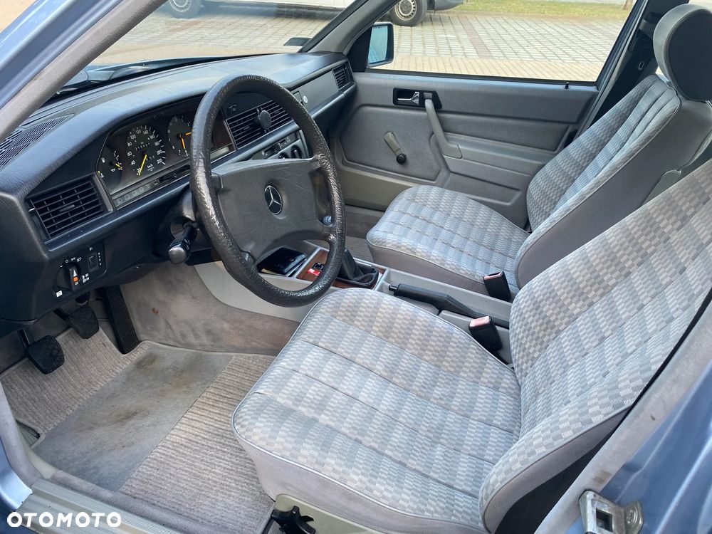 Mercedes-Benz W201 (190) - 7