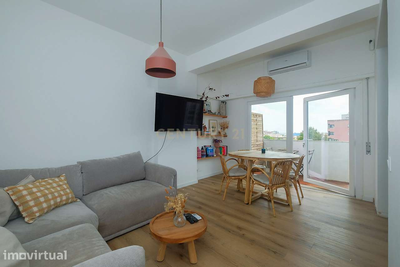 Apartamento T2 Remodelado no Pragal , Almada - Grande imagem: 2/25