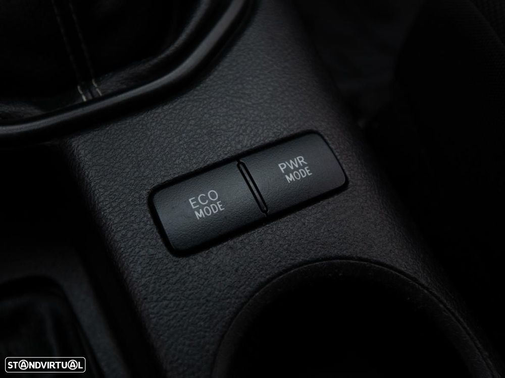 Toyota Hilux 2.4 D-4D 4WD CE 3L c/iva - 17