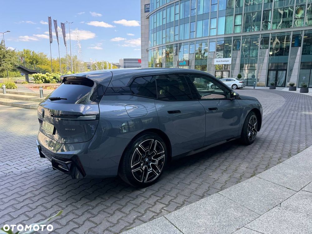 BMW iX - 8