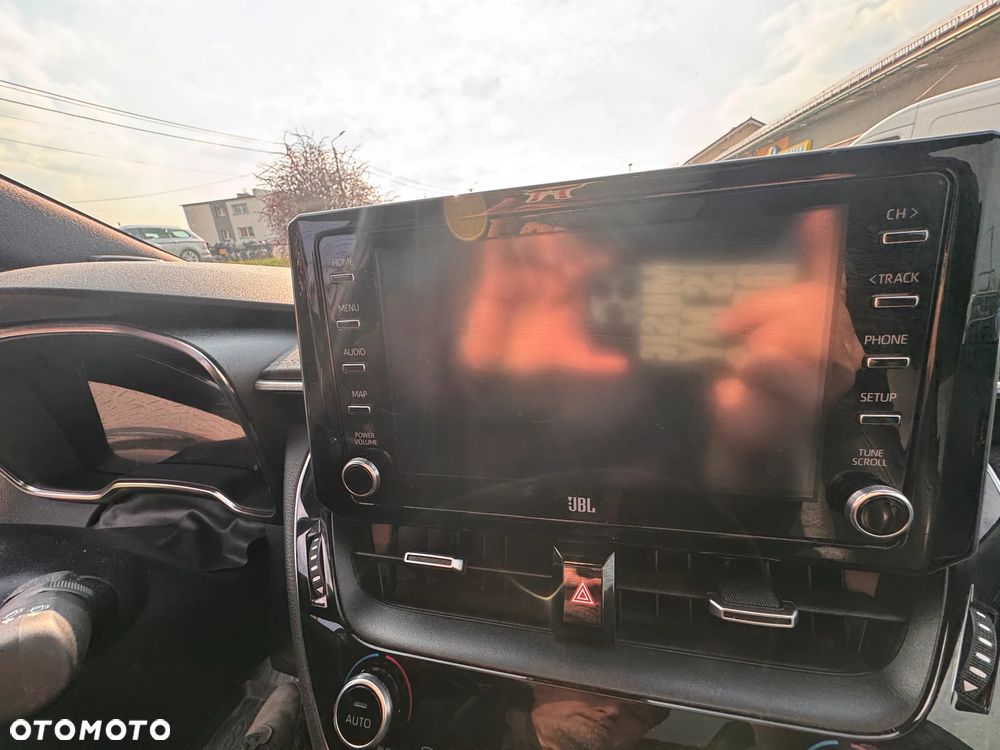 Toyota Corolla 2.0 Hybrid Executive - 18