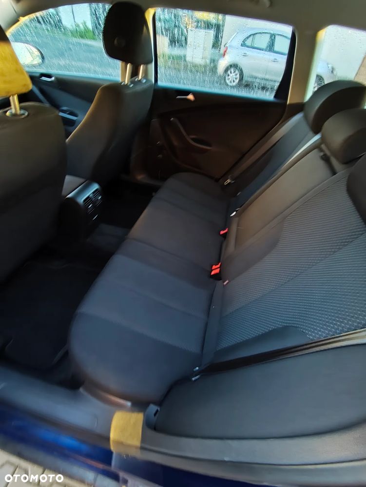 Volkswagen Passat - 16
