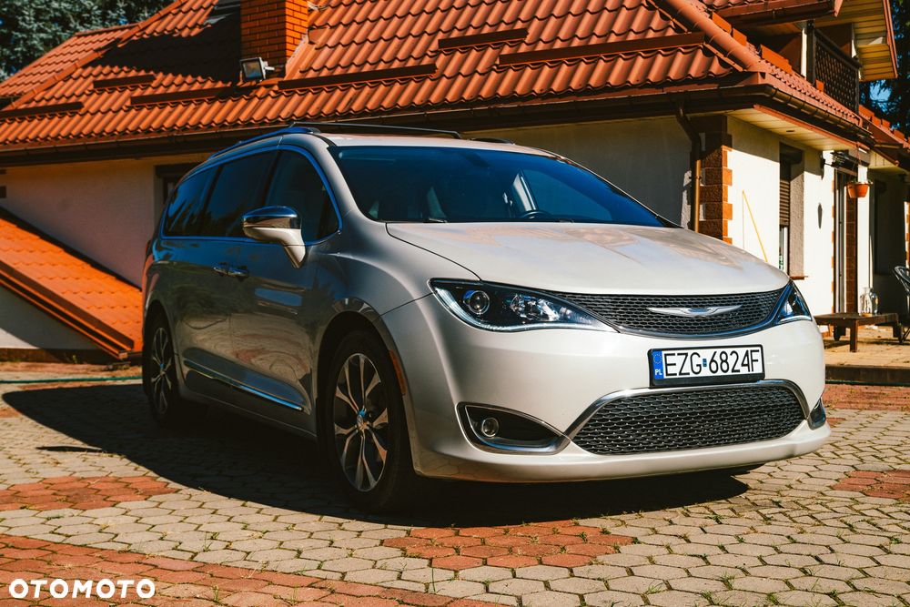 Chrysler Pacifica - 17