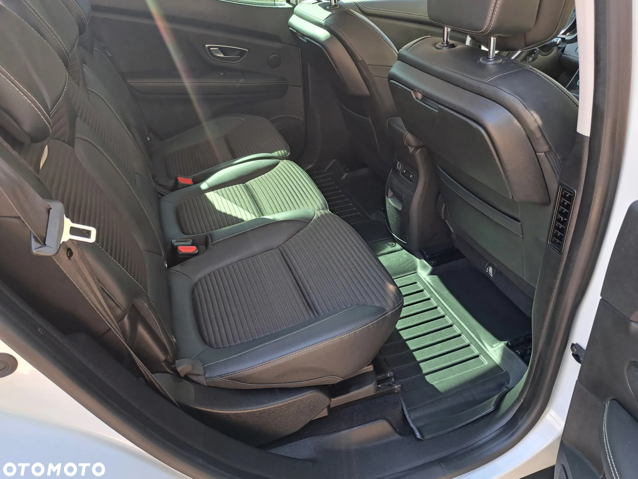 Renault Scenic 1.6 dCi Energy Bose - 28
