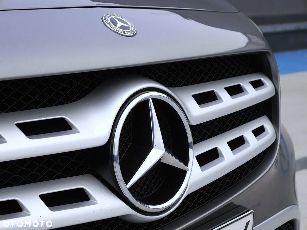 Mercedes-Benz GLA 180 7G-DCT - 40