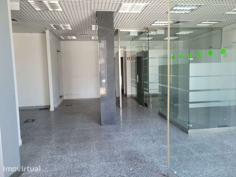 Arrendo Loja 100 m2 em frente à Universidade UBI - Grande imagem: 5/8