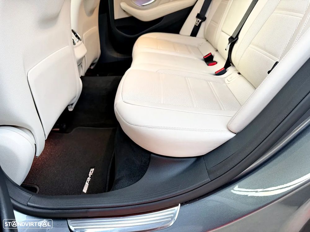 Mercedes-Benz E 43 AMG 4Matic 9G-TRONIC - 41