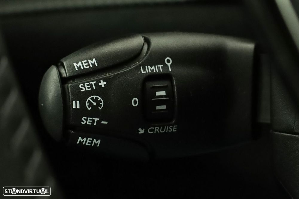 Peugeot 2008 1.2 PureTech Allure - 18