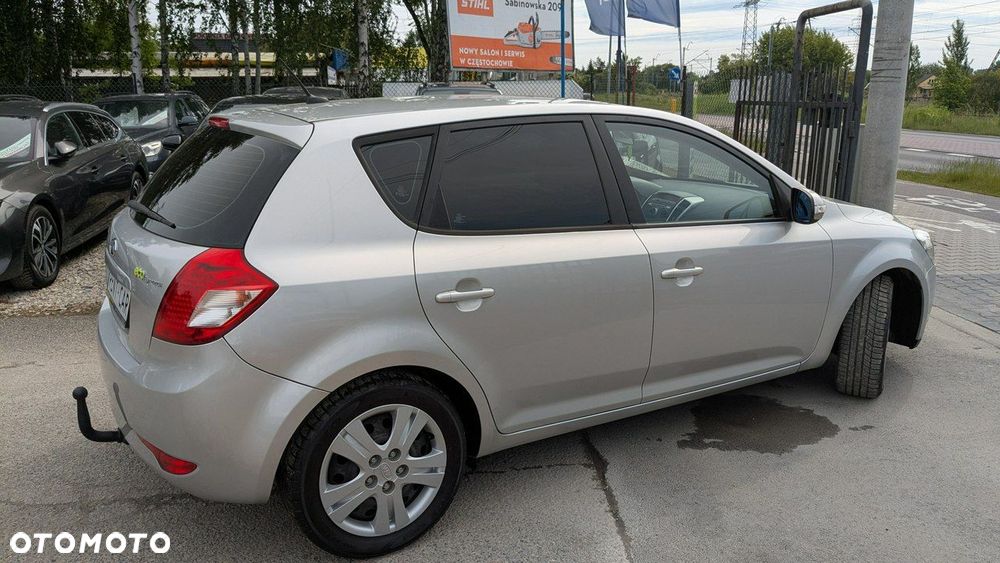 Kia Ceed - 11
