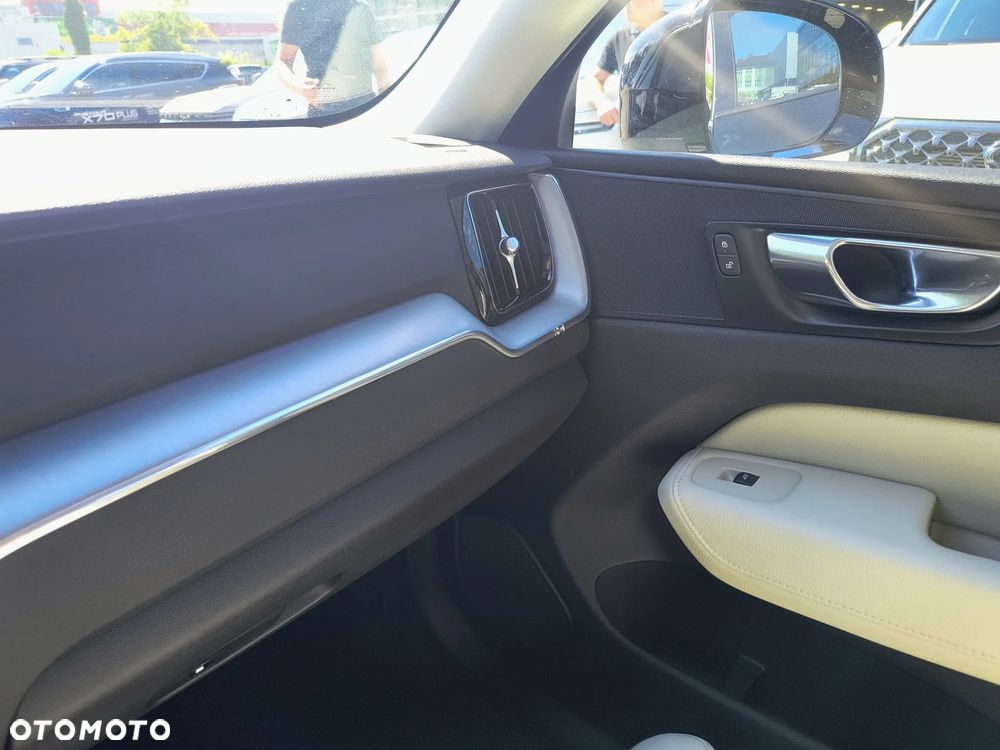Volvo XC 60 B5 B AWD Momentum - 27