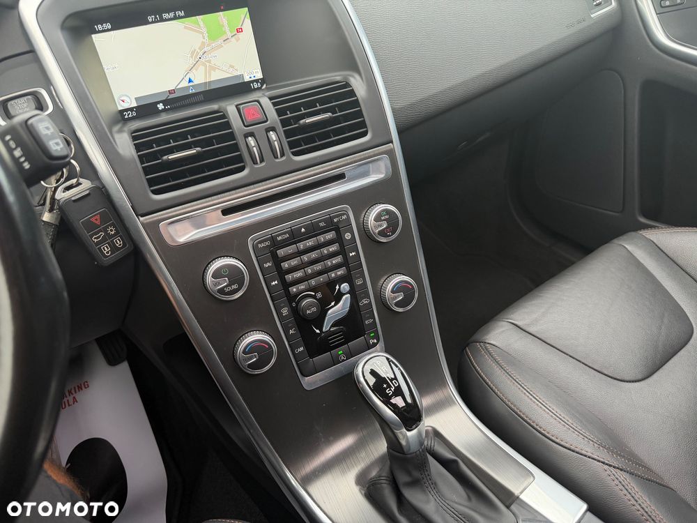Volvo XC 60 D4 Drive-E Ocean Race - 11
