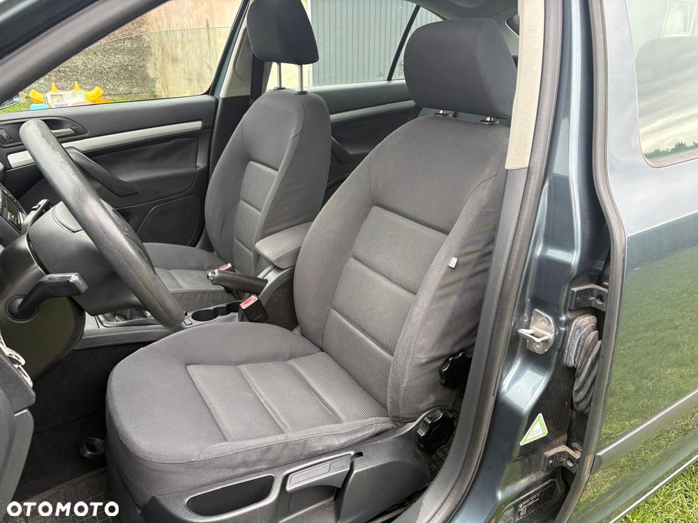 Skoda Octavia 1.6 Ambiente - 10