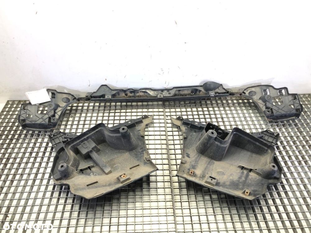 ŚLIZG ZDERZAKA TYŁ  BMW 5 Touring (F11) 2009 - 2017 530 d 190 kW [258 KM] olej napędowy 2011 - - 4