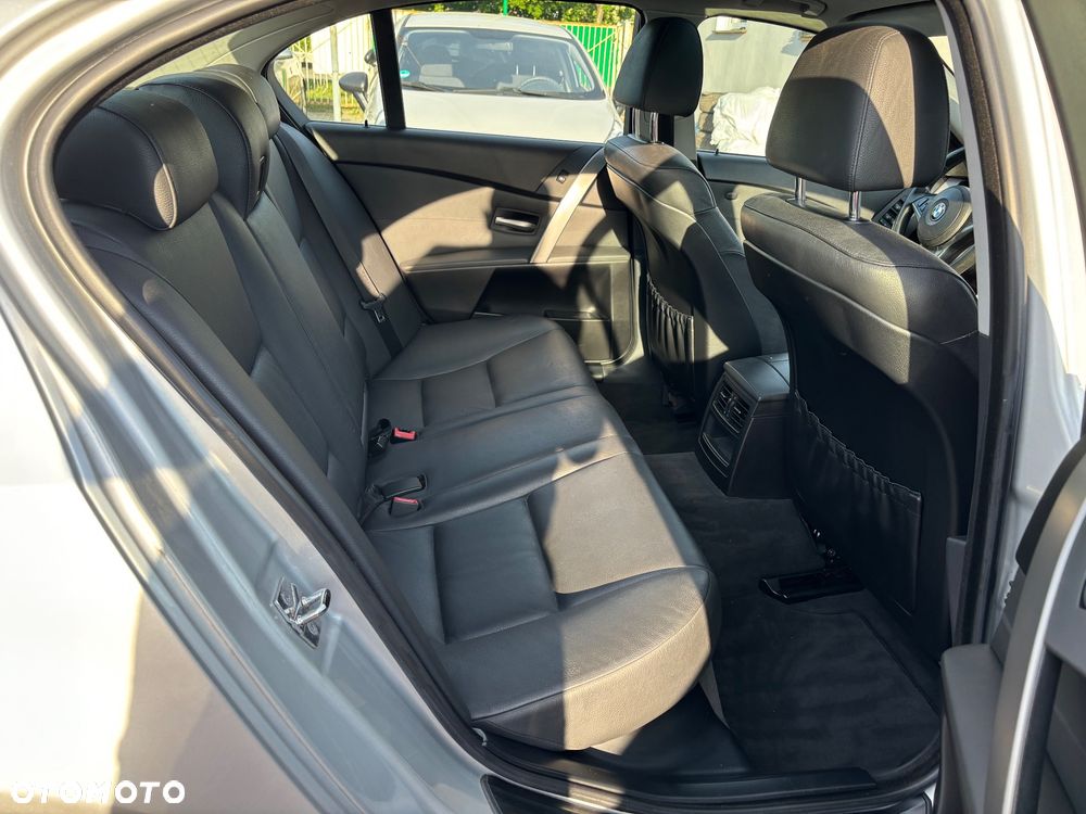 BMW Seria 5 523i - 17